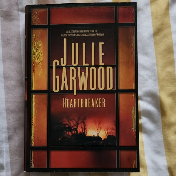 Heartbreaker by Julie Garwood Hardcover Book Novel - Picture 1 of 4